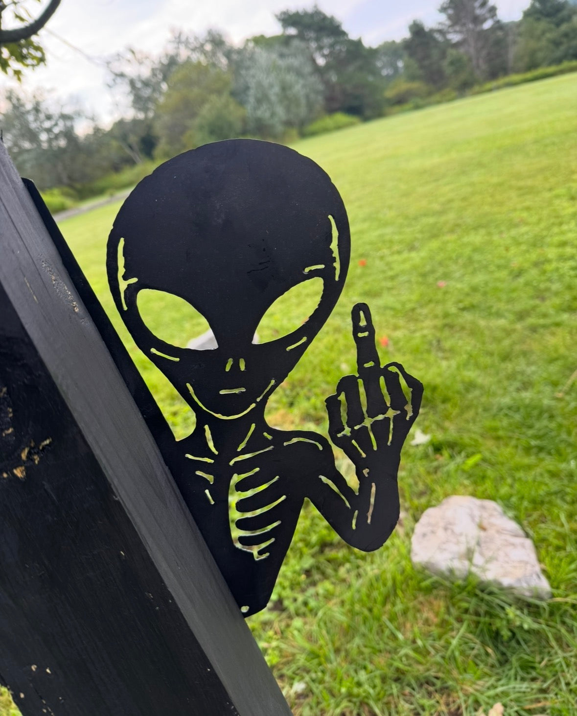 Metal Peaking Alien Flip Off Sign