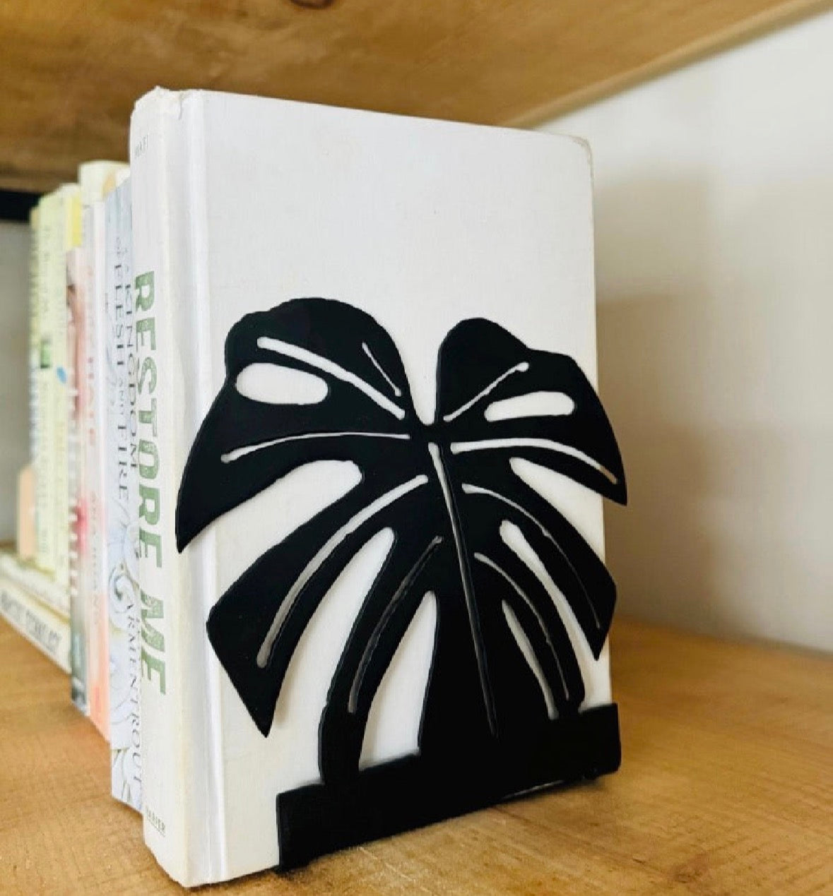 Monstera Bookends