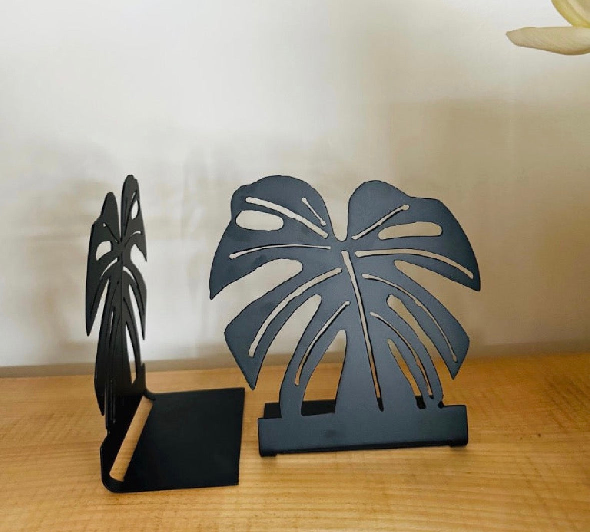 Monstera Bookends