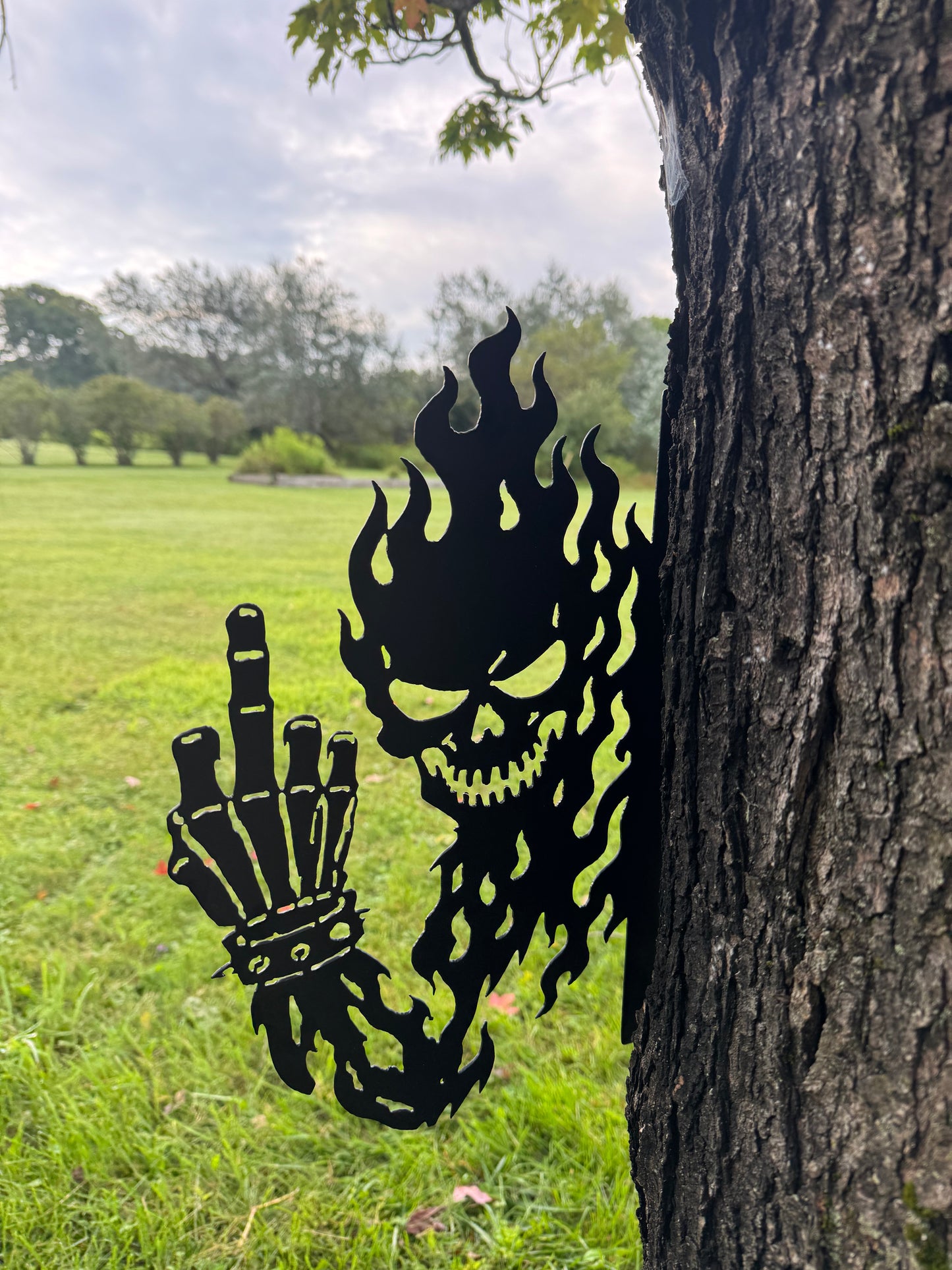 Metal Peaking Skull Flip Off Sign